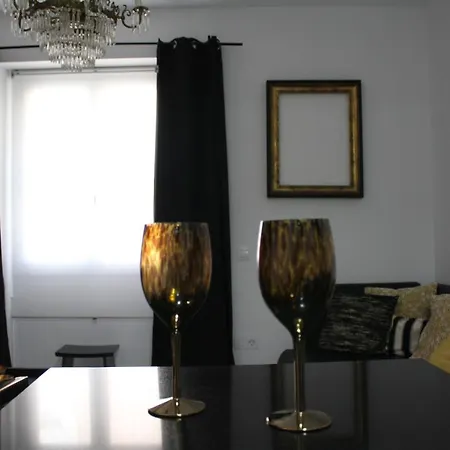 Luxury Apartment *